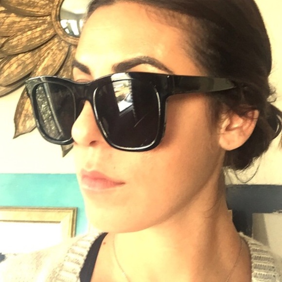 Oversized wayfarer sunglasses