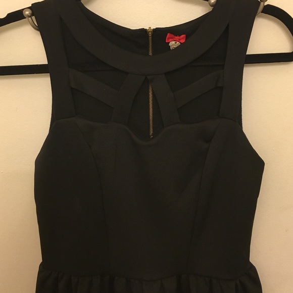 Black dress 🔥SOLD🔥 - Picture 2 of 4