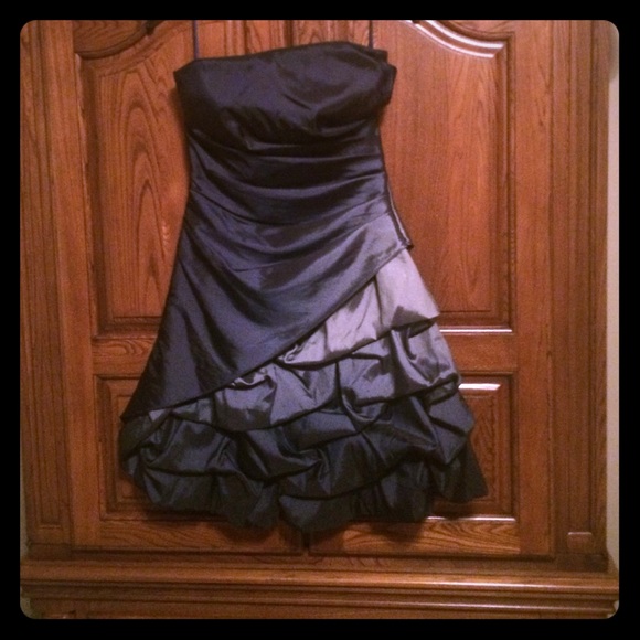 Dress - Picture 1 of 3