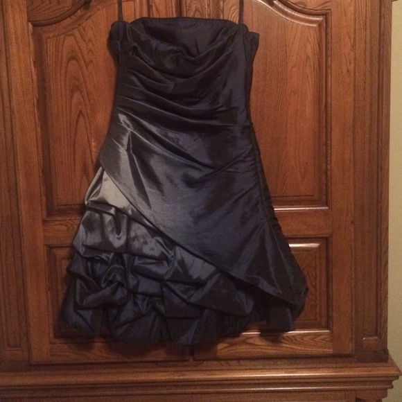 Dress - Picture 2 of 3