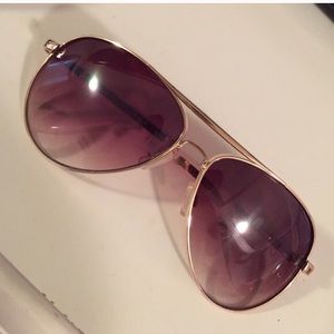 Jessica Simpson aviator sunglasses
