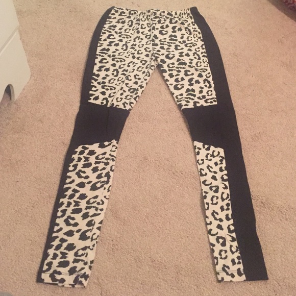 Leopard print leggings