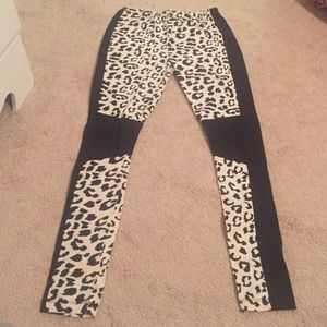 Leopard print leggings