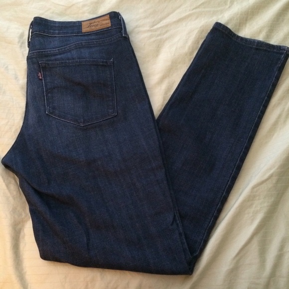 🚫SOLD‼️NWOT Levi's Bold Curve Slim Leg Jeans