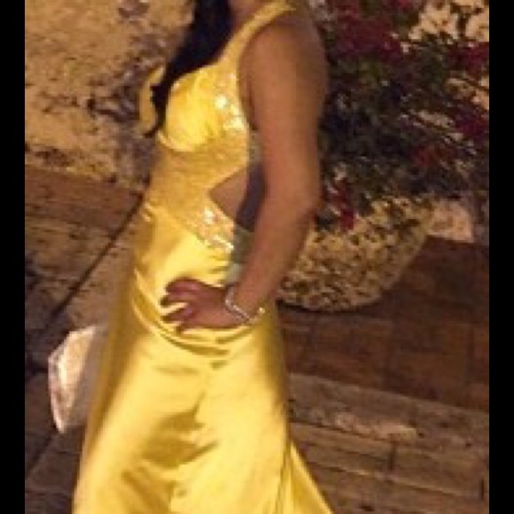 Gorgeous yellow dress