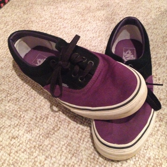 Vans Sneakers (purple/black)