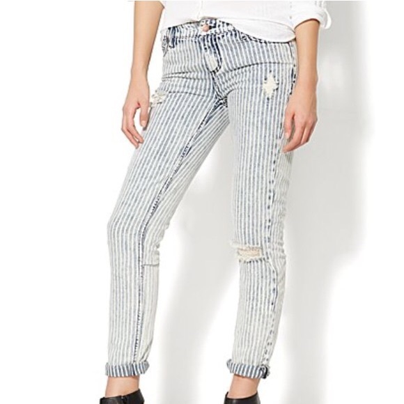 NWT New York and Company Boyfriend Jean SZ 2