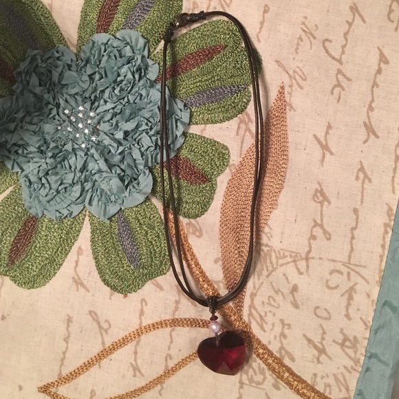Heart pendant choker