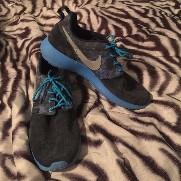 Nike Galaxy Roshe run size 6.5 Y