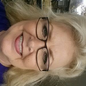 Meet your Posher, Elaine