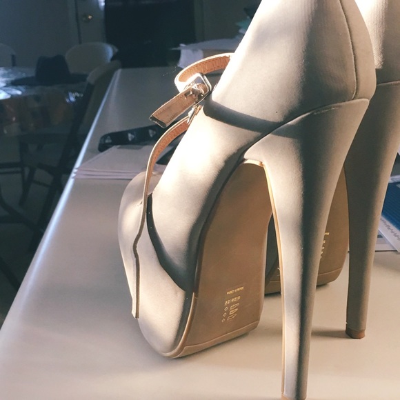 LETS PARTY 🎉 - Picture 4 of 4