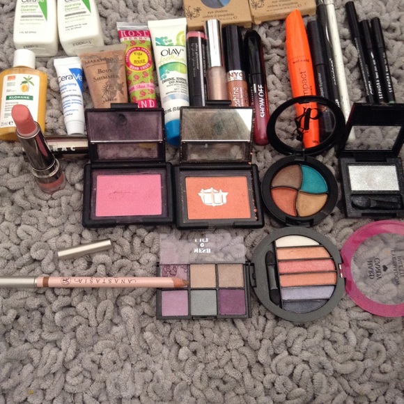 Makeup Lot - Picture 3 of 3