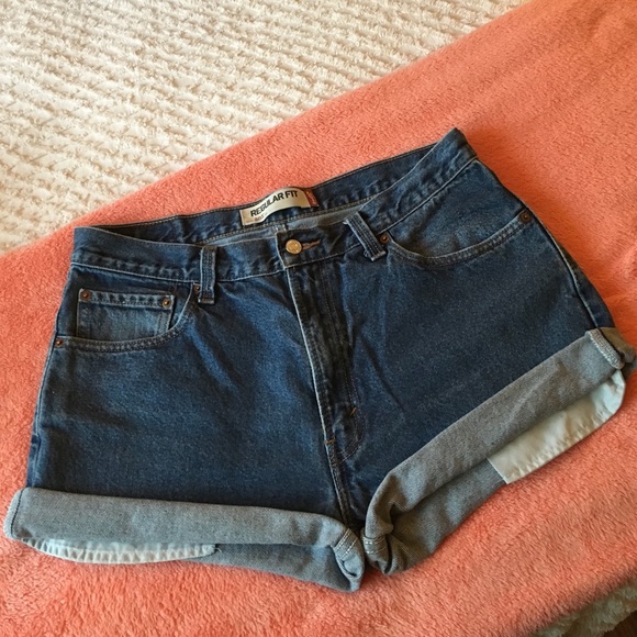 ✨V I N T A G E ✨ high waisted Levi shorts