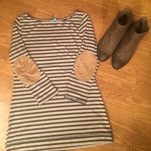 Dark grey and beige striped 3/4 sleeved shirt