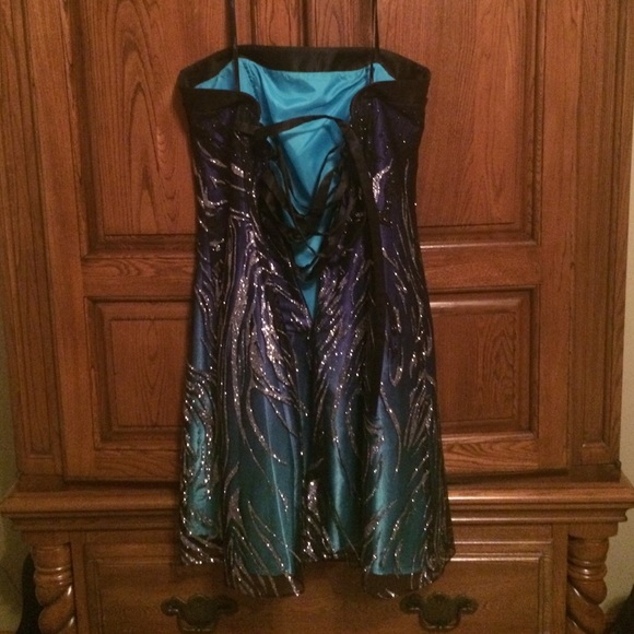 Prom dress - Picture 2 of 2