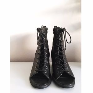 Open toe combat booties🌿