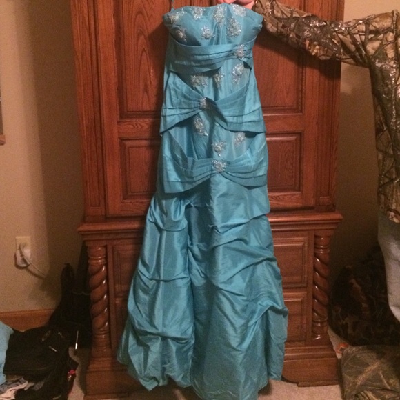 Long prom dress - Picture 1 of 2