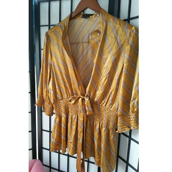 BCBGMaxAzria Tops - Plaid hold silk xl peplum blouse