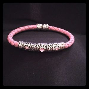 Magnetic leather bracelet