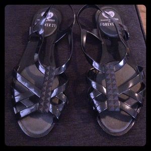 Black jelly sandals