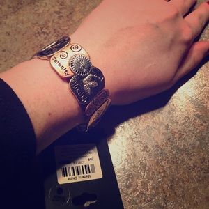 NWT stretch bracelet