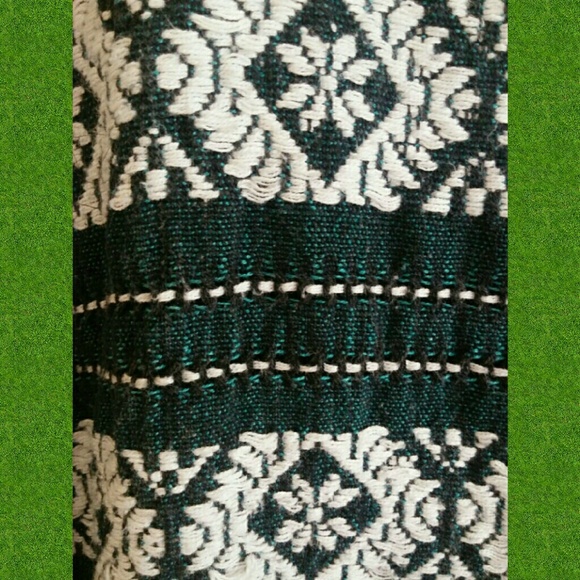 Aztec crop top! - Picture 3 of 3