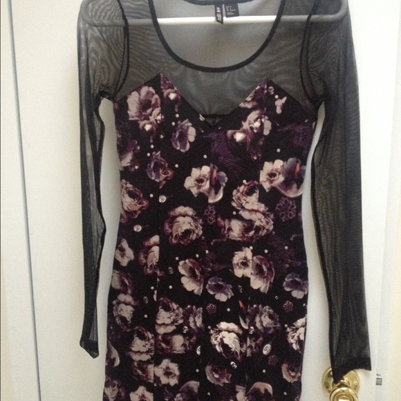 🔴 SOLD! Mesh Sleeve Floral Mini Dress - Picture 4 of 4