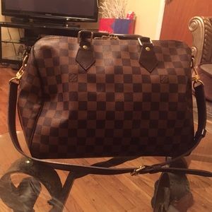 Louis vuttion hand bag