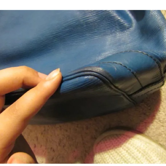 -SOLD- Louis Vuitton Epi Drawstring Purse - Picture 3 of 4