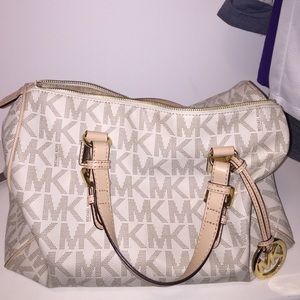 MK WHITE LEATHER PURSE
