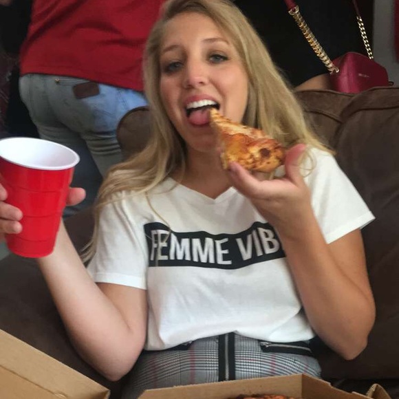 Meet your Posher, Tori - Picture 4 of 4