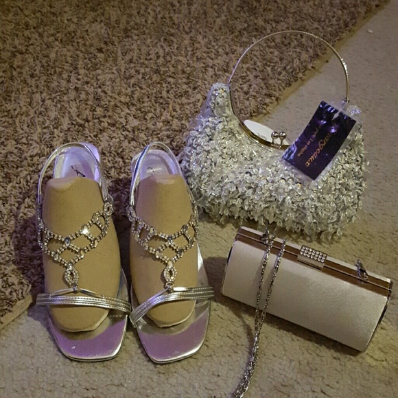 BRAND NEW BUNDLE OF FASHIONABLE ACCESSORIES