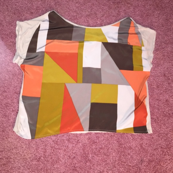 Abstract patterned top