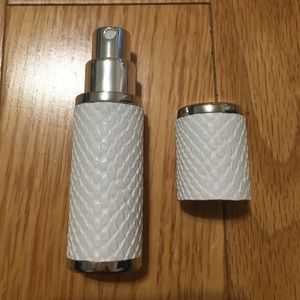 Perfume travel atomizer