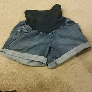 Maternity shorts