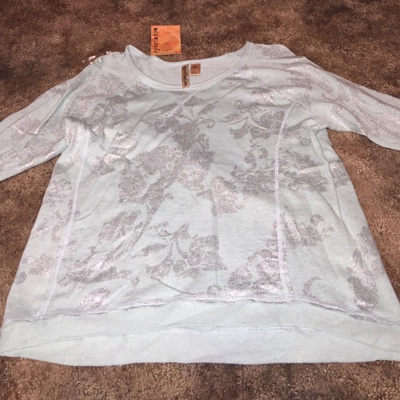 Eyeshadow floral print top