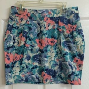 Lush floral print mini skirt with pockets