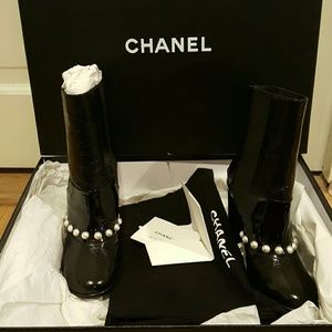 NWT  Chanel patent boots. Authentic