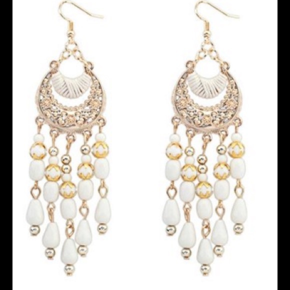 🌺FLASH SALE🌺 Beaded Earrings 💕4 COLORS💕 - Picture 2 of 4