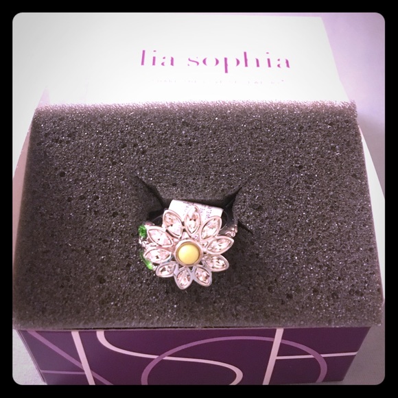Lia Sophia Lazy Daisy Ring
