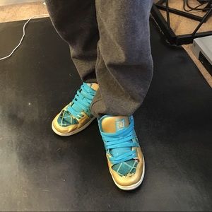 DC shoes gold and blue