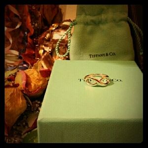 Tiffany & CO. Infinity Ring