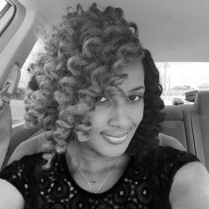 Meet your Posher, Dena