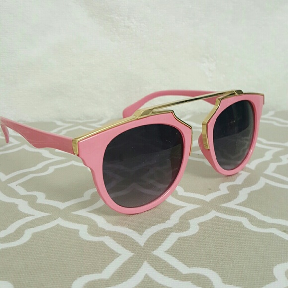 Accessories - Pink vintage round unisex sunglasses