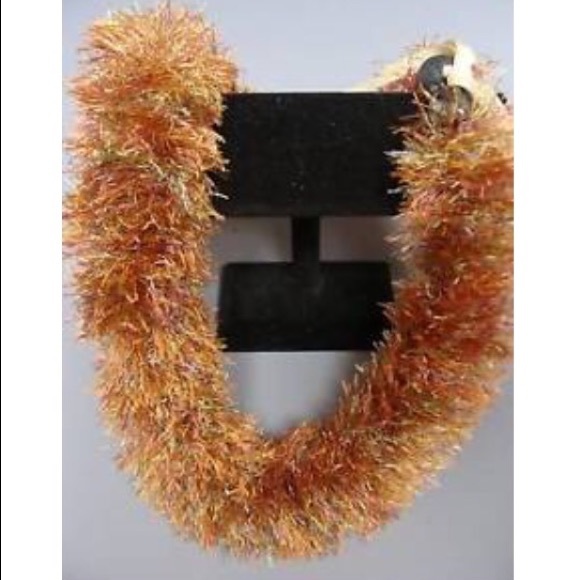 Eyelash yarn lei $23 - Picture 2 of 2