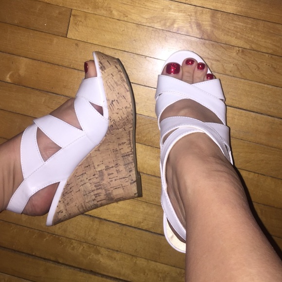 Additional pics. Listing in my closet - Picture 3 of 4