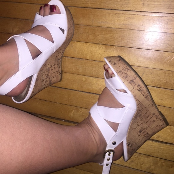 Additional pics. Listing in my closet - Picture 4 of 4