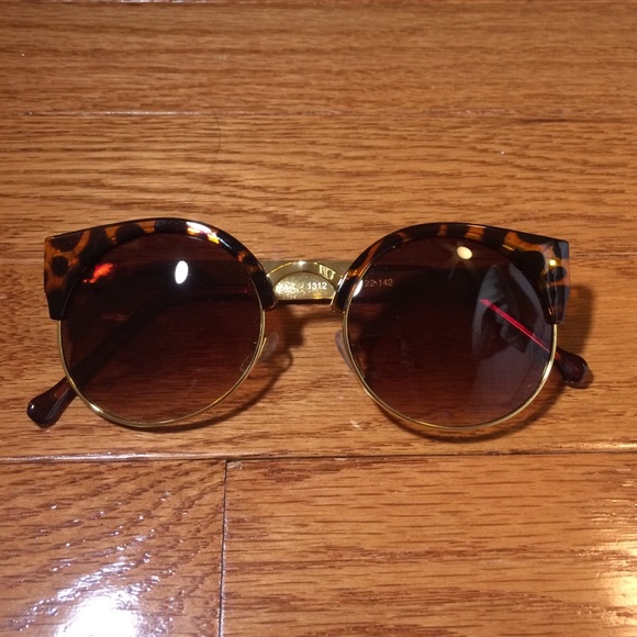 Brown cat eyed sunglasses