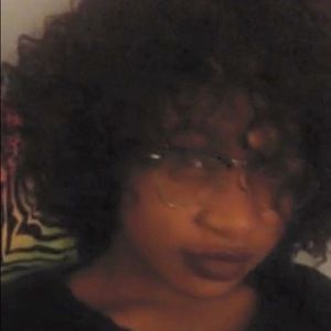 Meet your Posher, Emoni