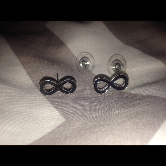 Infiniti stud earrings